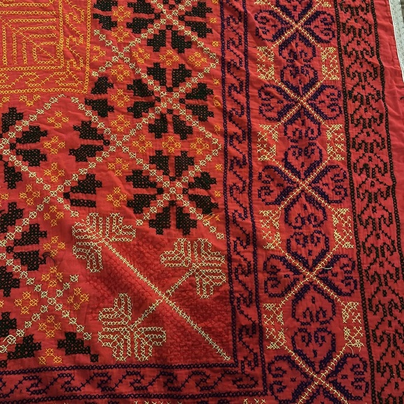 Hand-Stitched Vintage Bedspread - Picture 4 of 13